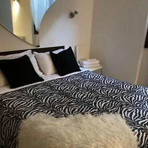 https://la-casa-di-ale-e-becky.italymilanhotels.net